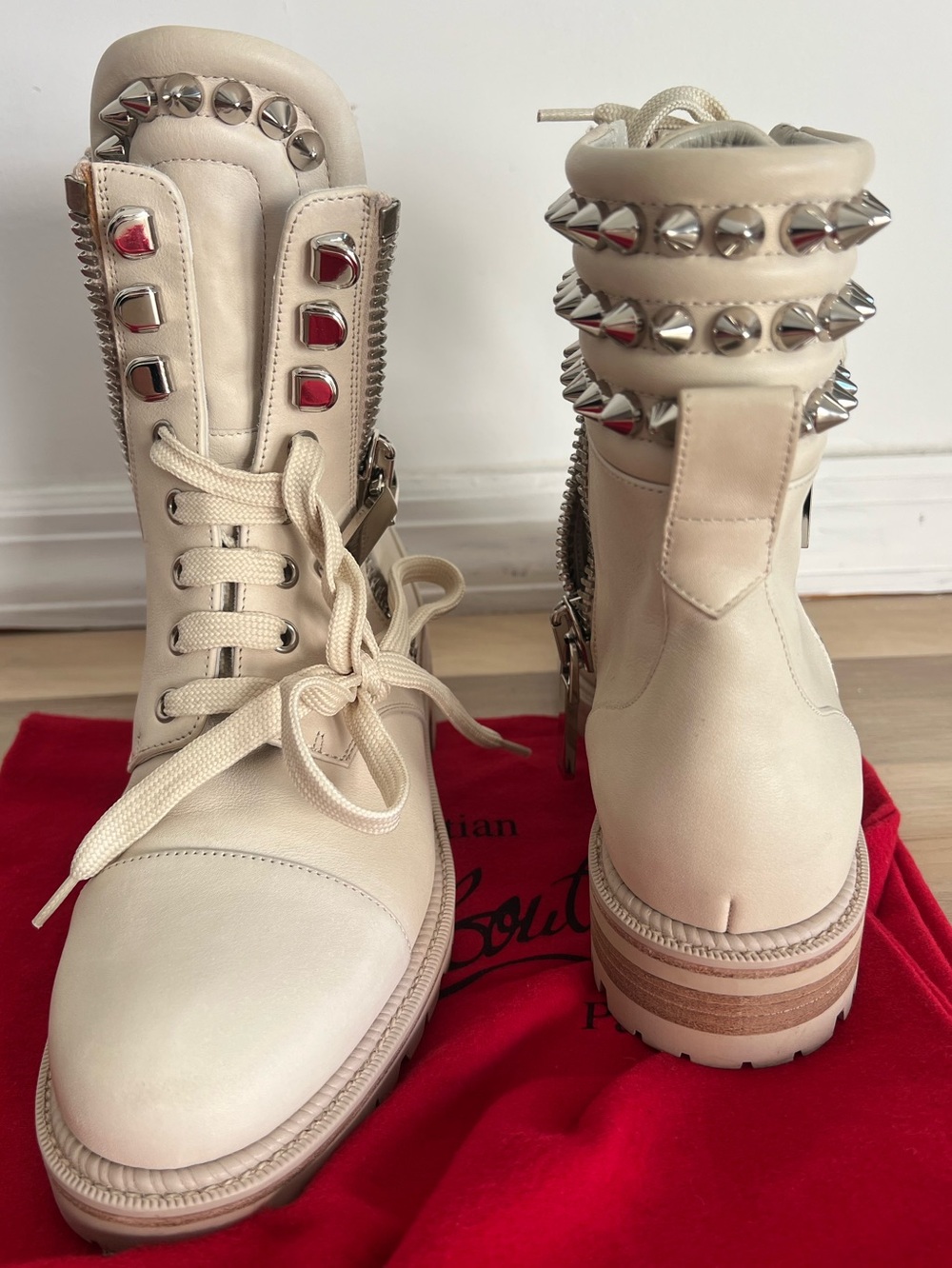 Christian Louboutin Cream Lace-Up Studded Combat Boots Size 38 100% Authentic - Picture 2 of 14